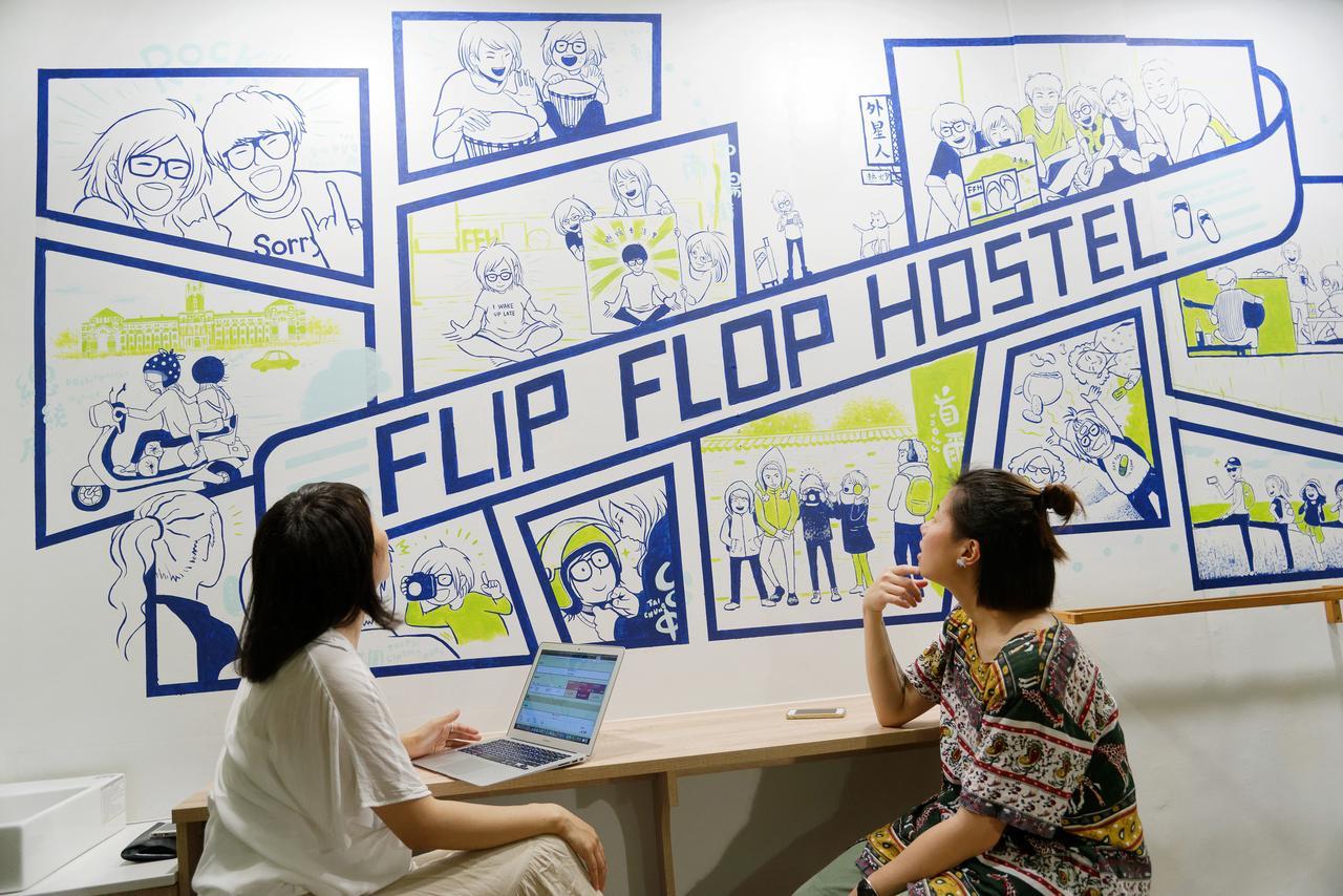 Flip Flop Hostel - Main Station Тайбэй Экстерьер фото