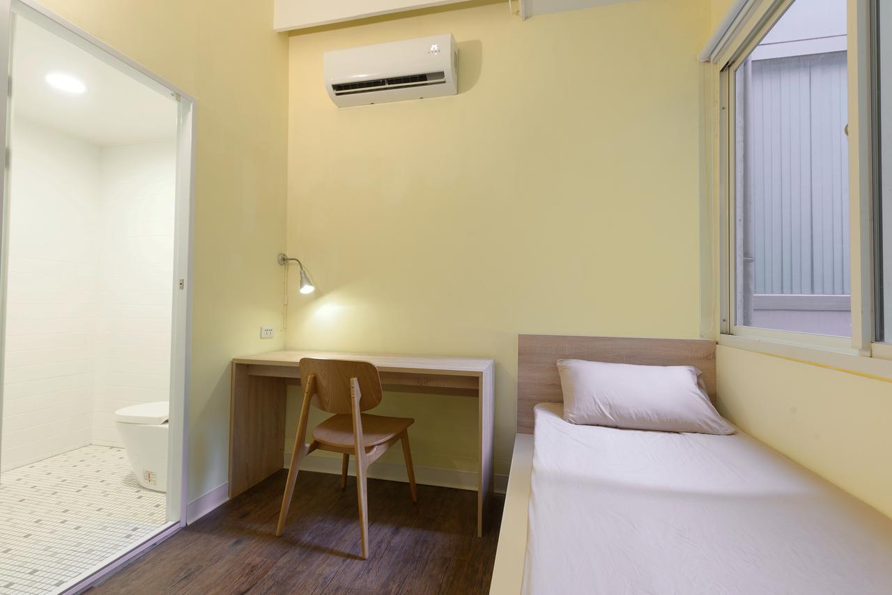 Flip Flop Hostel - Main Station Тайбэй Экстерьер фото